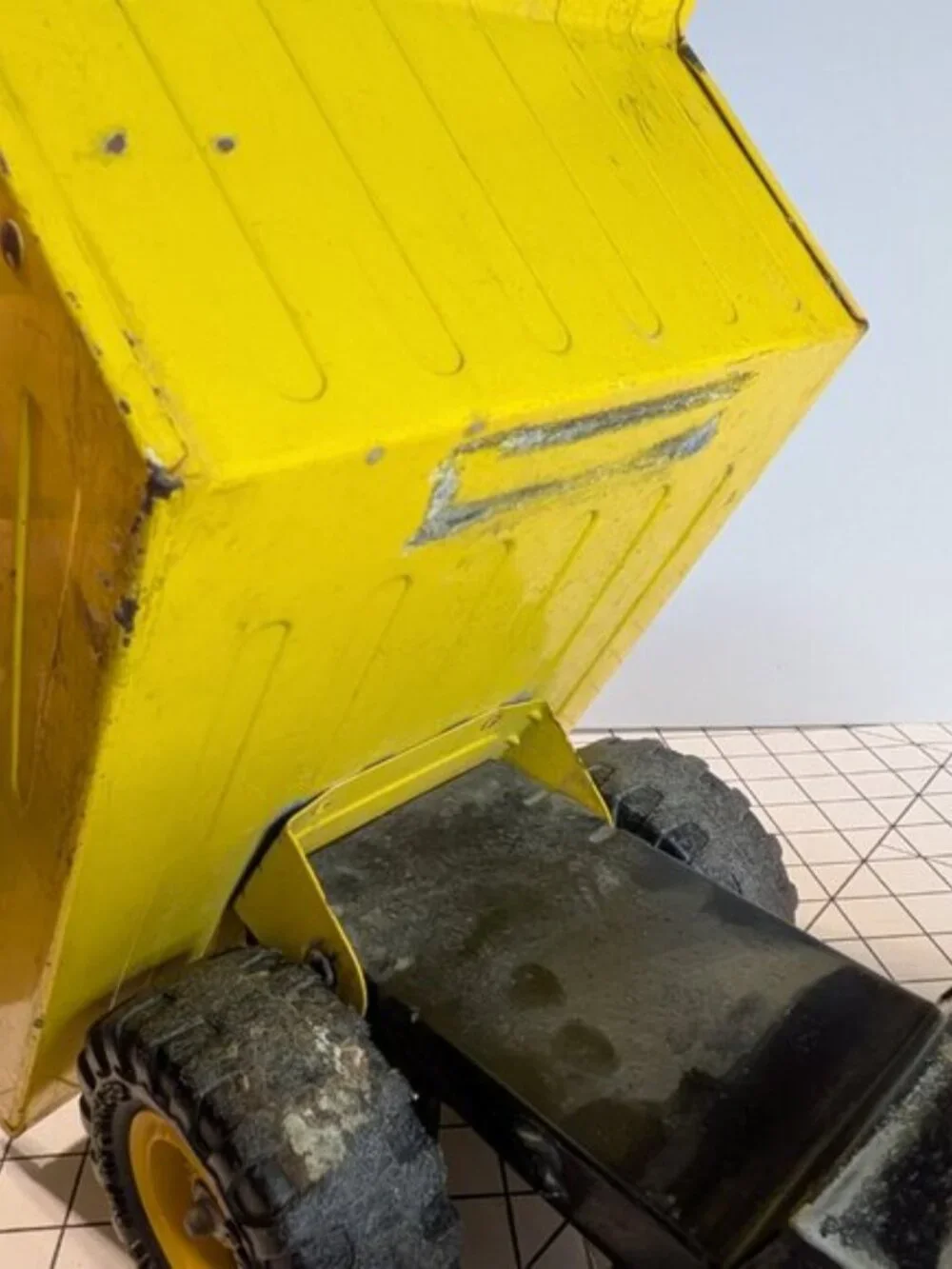Vintage 1986 Remco Earthmover Dump Truck Pressed Steel Euclid Style Yellow